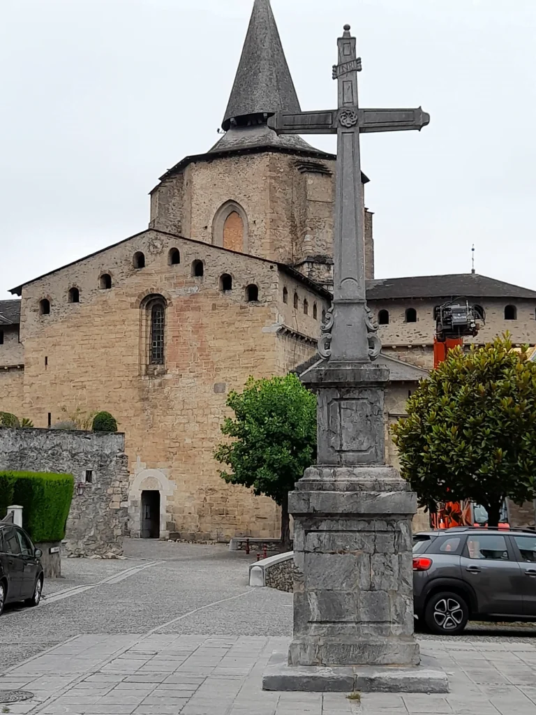 Géobiologie Histoire : Abbatiale Saint Savin